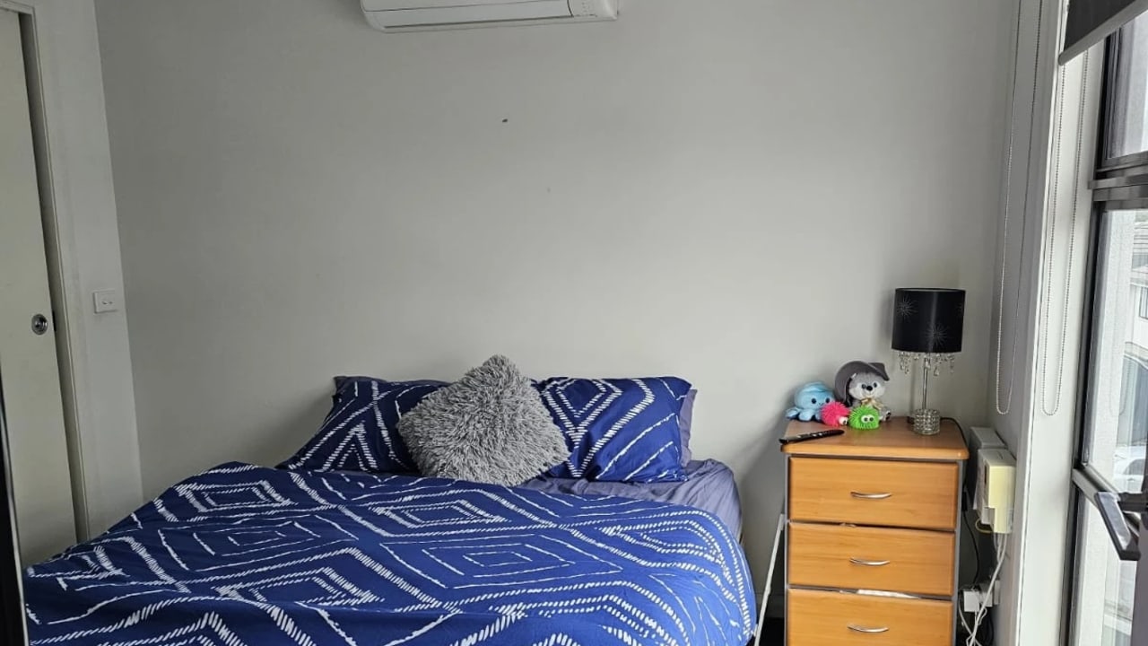Furnished room with ensuite in a flatshare