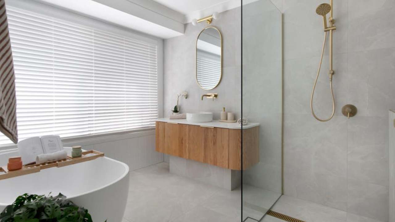 Unfurnished room with own bathroom