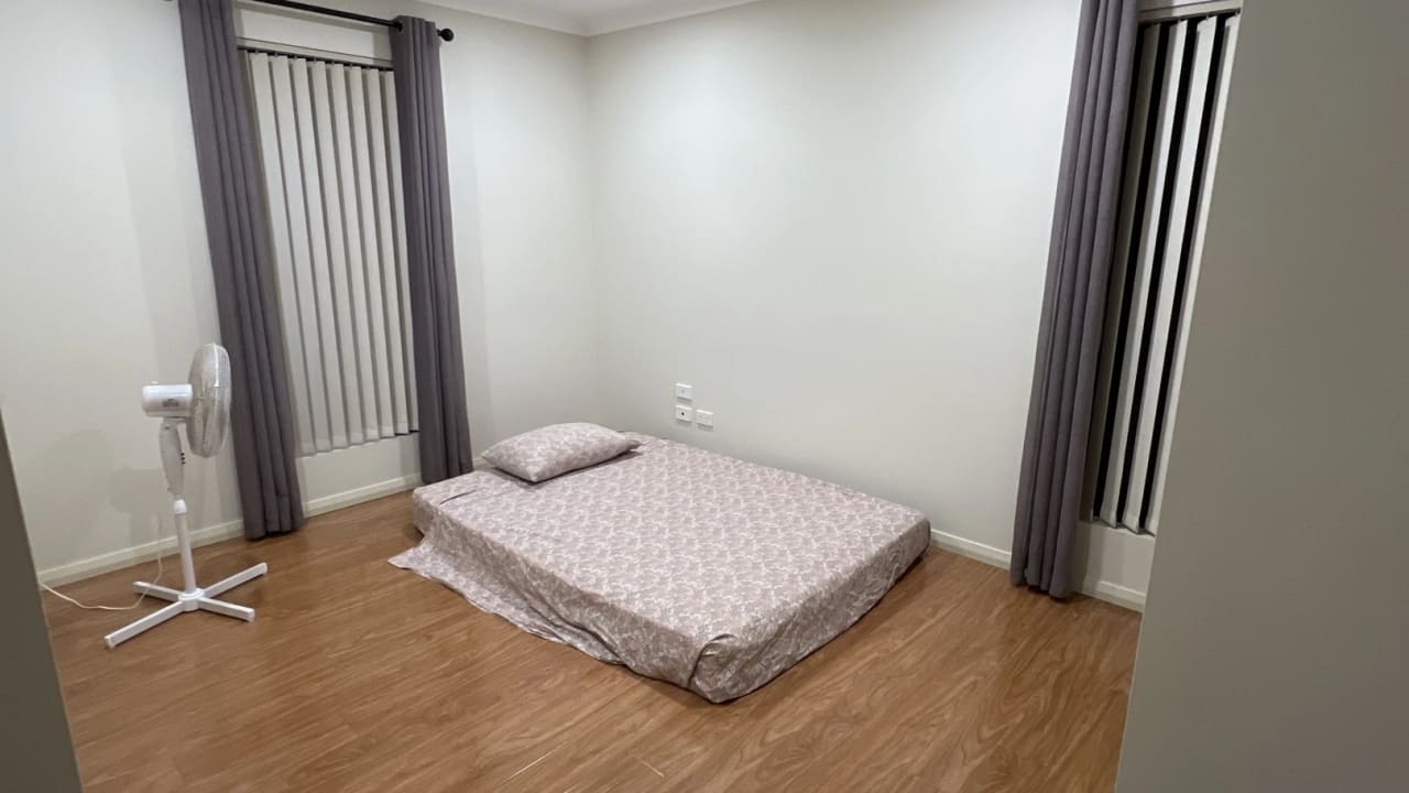 Unfurnished room in a share house