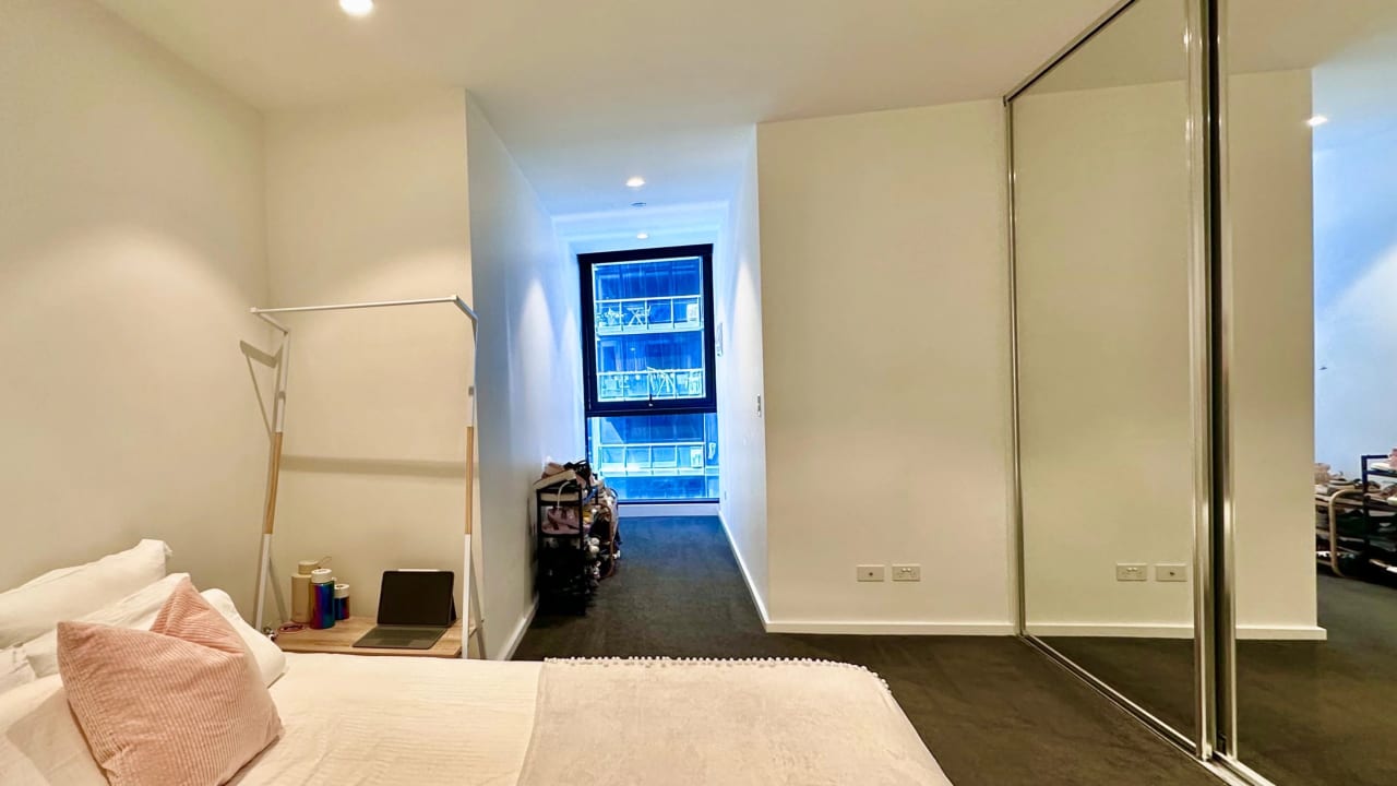 Furnished room with ensuite in a flatshare