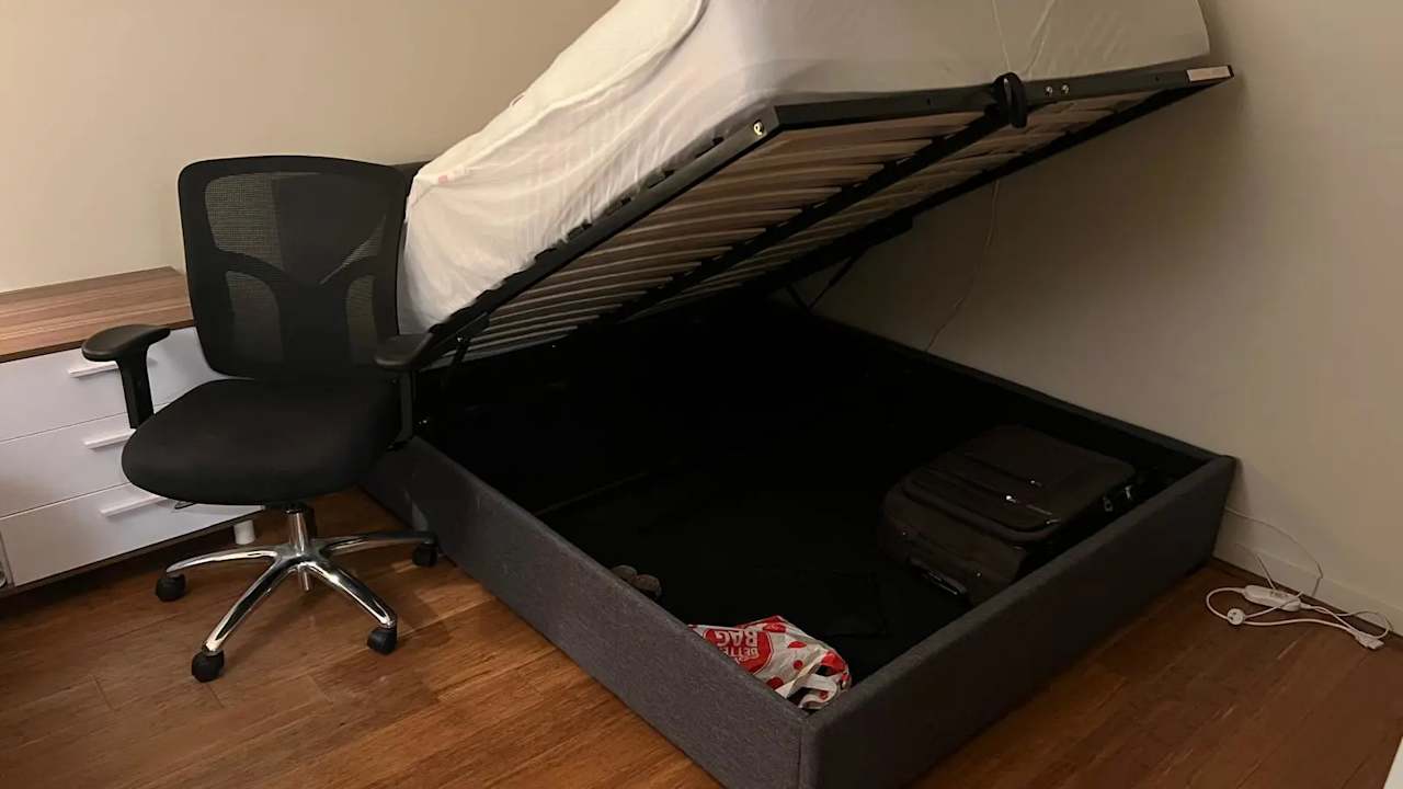 Furnished room with own bathroom
