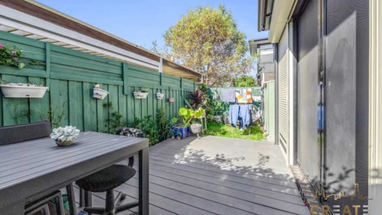 Whole property with 2 rooms for rent