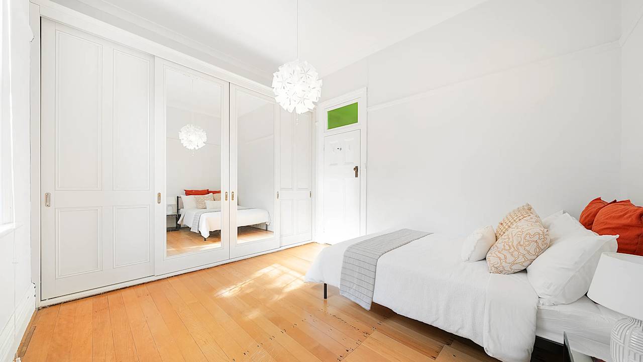 Room in a share house