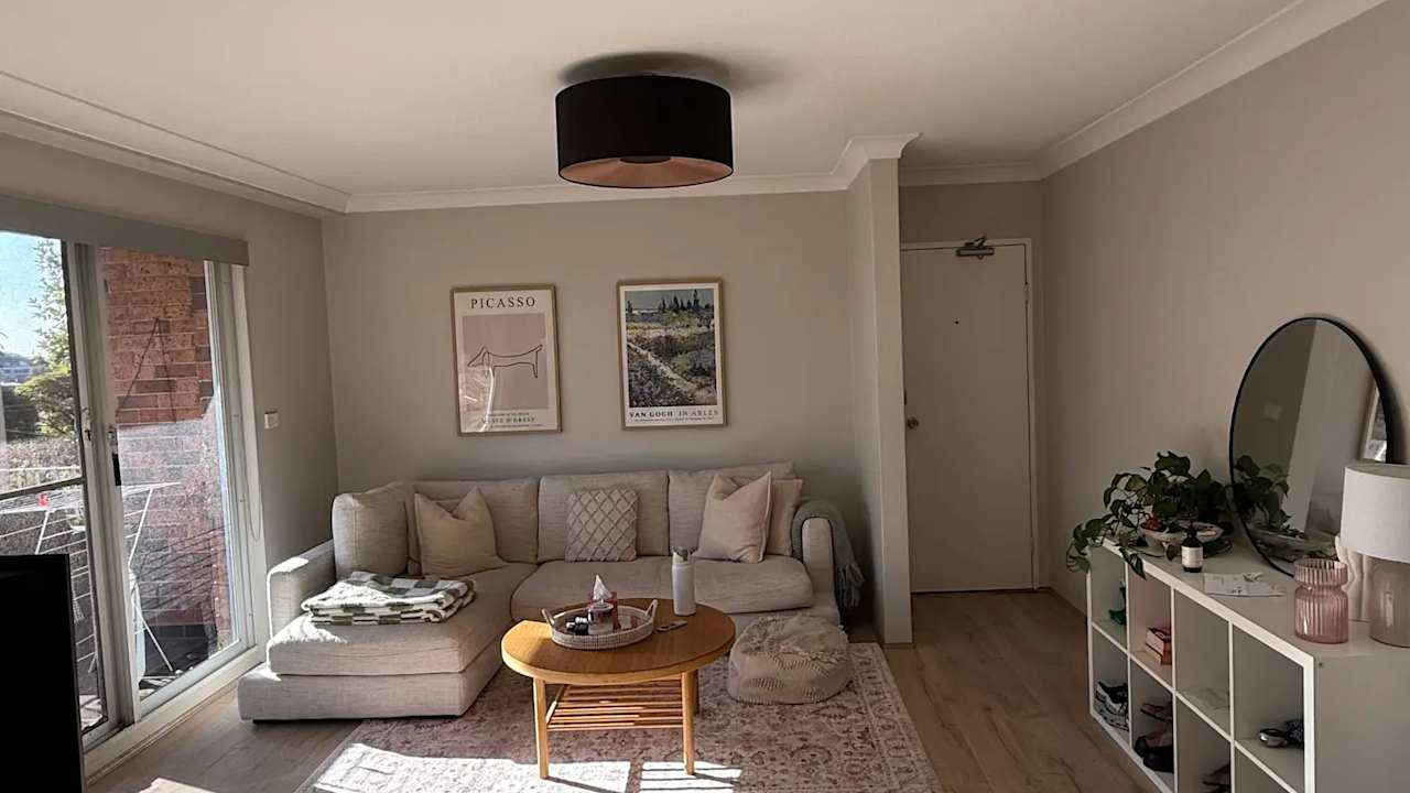 Unfurnished room in a flatshare