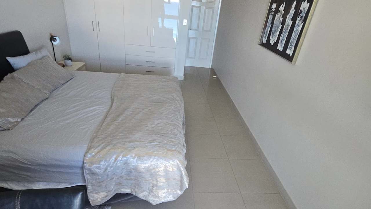 Furnished room with ensuite in a flatshare
