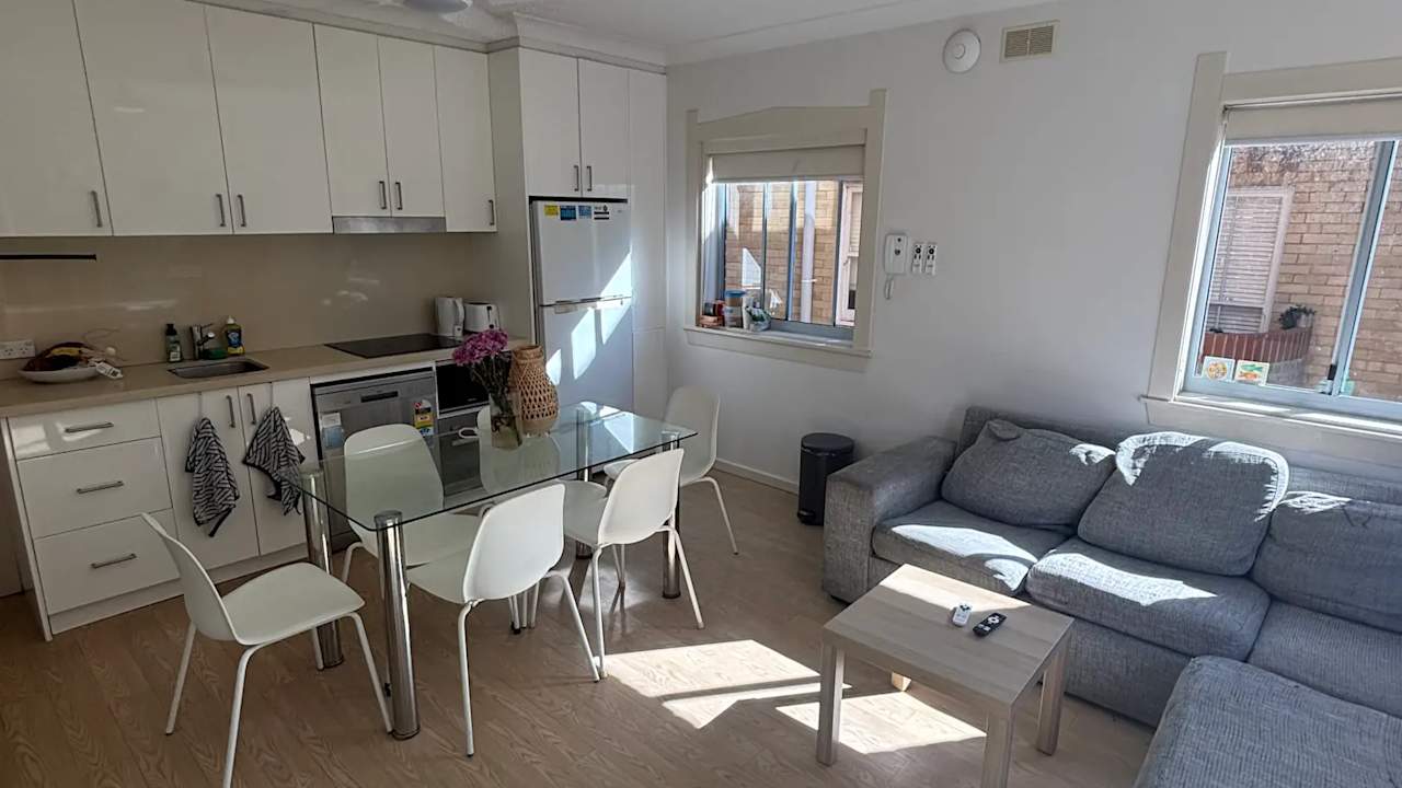 Furnished room in a flatshare