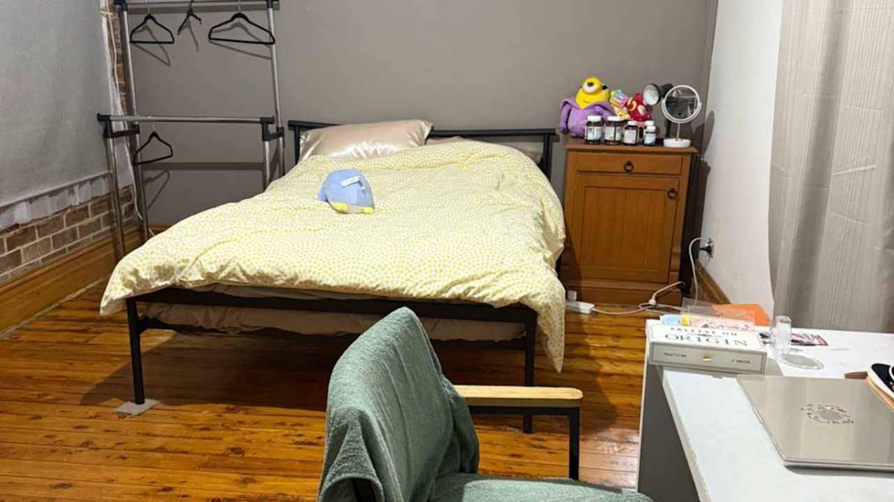 Furnished room in a share house