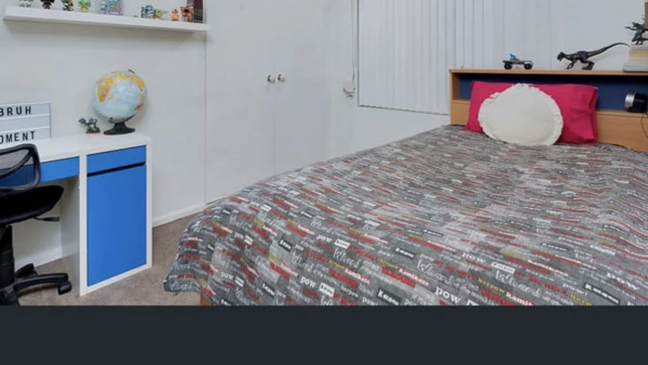 Room in a share house