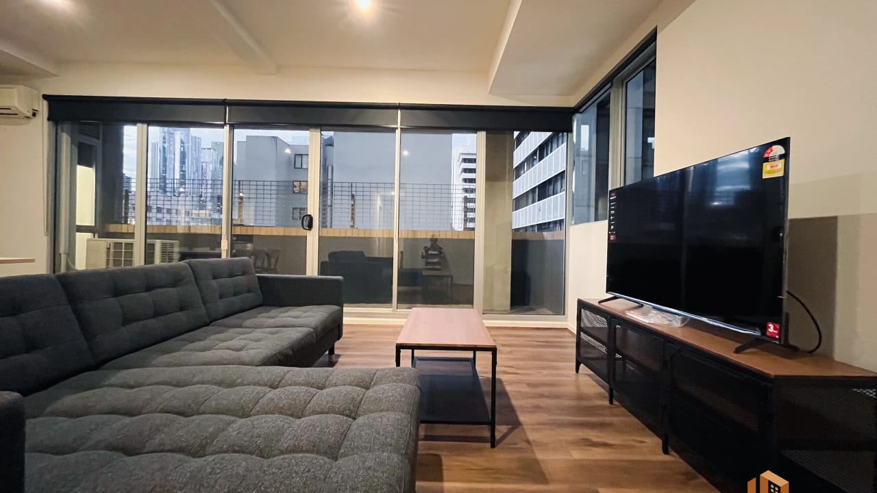 Furnished room with ensuite in a flatshare