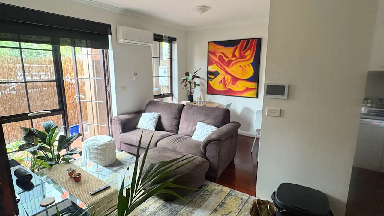 Furnished room with ensuite in a flatshare