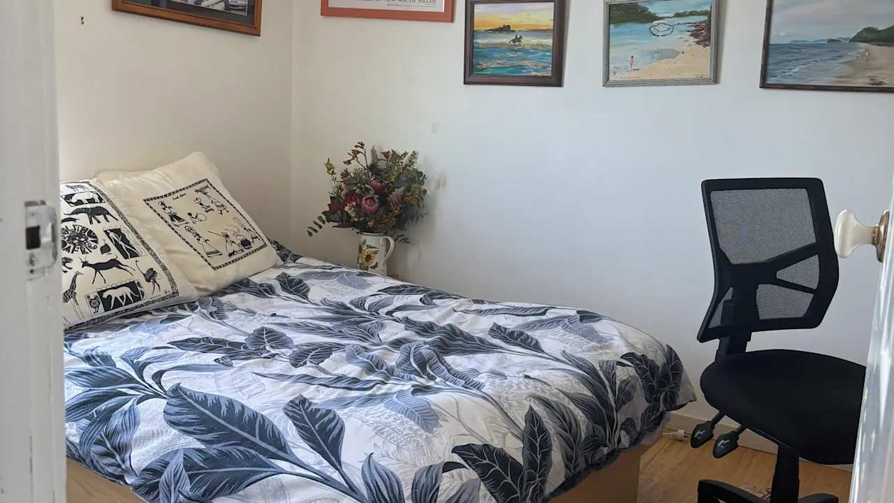 Furnished room in a share house
