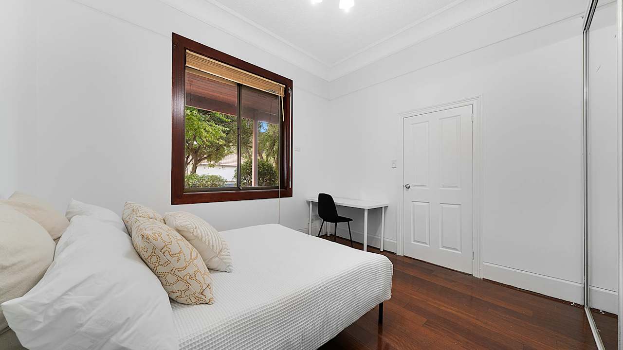 Room in a share house