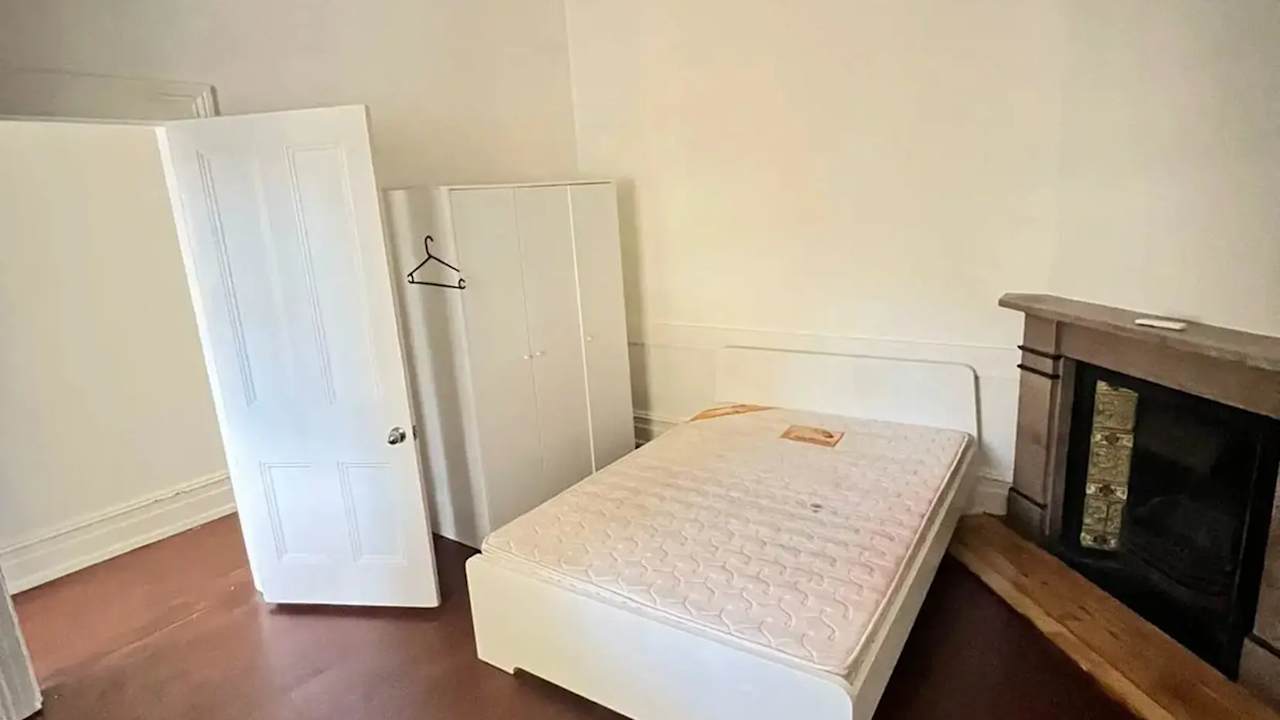 Furnished room in a share house