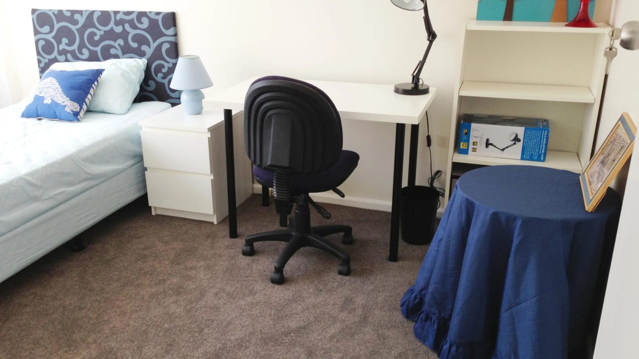 Furnished room in a flatshare