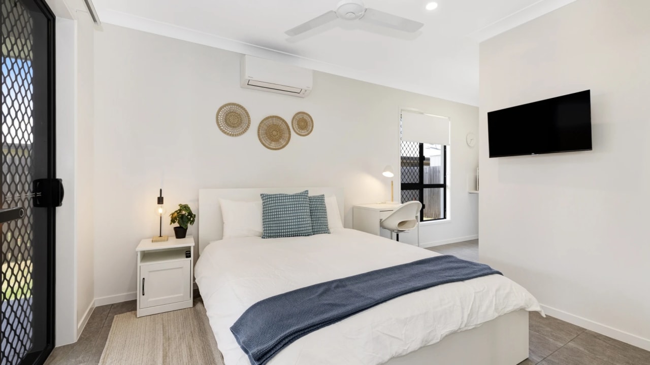 Furnished room with own bathroom