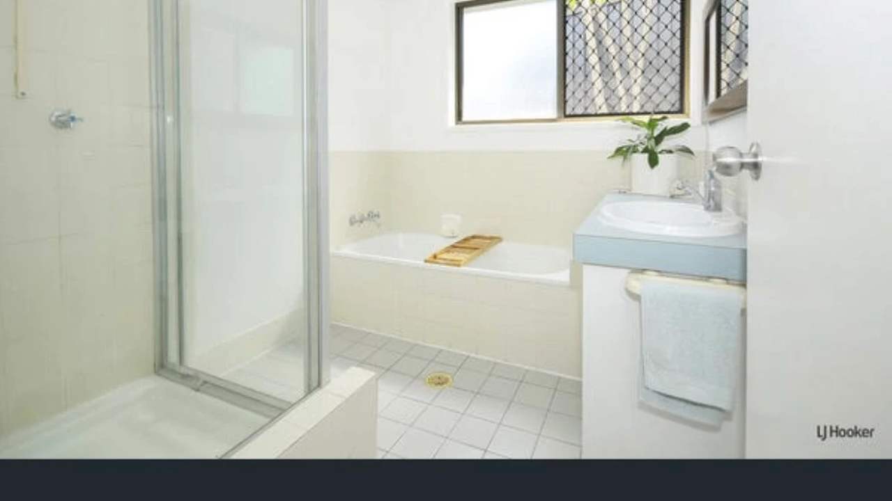Room in a share house