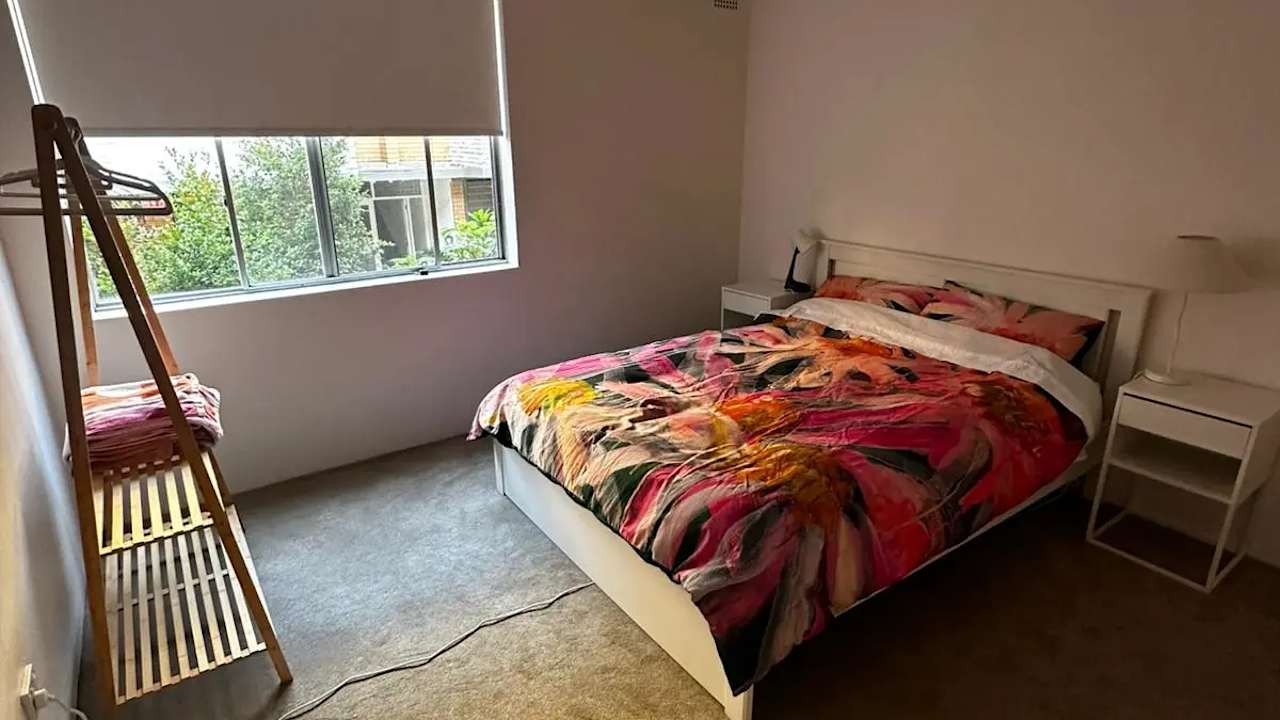 Furnished room in a flatshare
