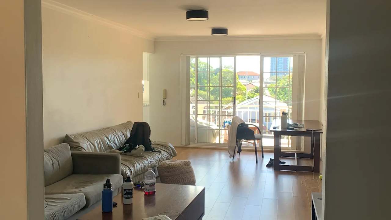 Furnished room in a flatshare