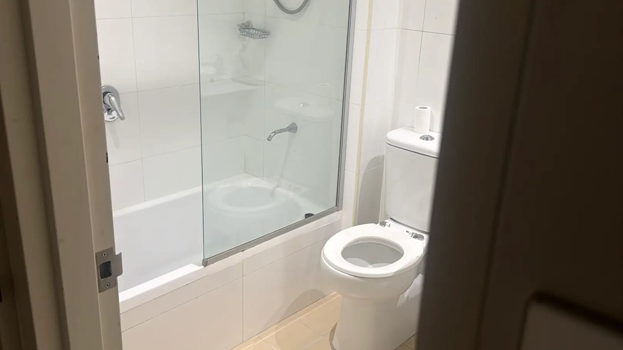 Unfurnished room with ensuite in a flatshare