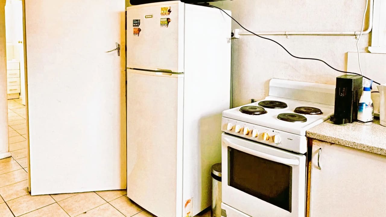 Furnished room in a flatshare