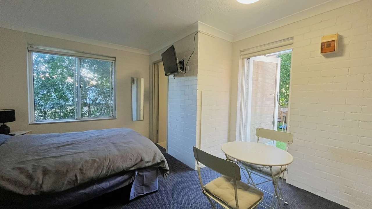 Furnished room with ensuite in a flatshare