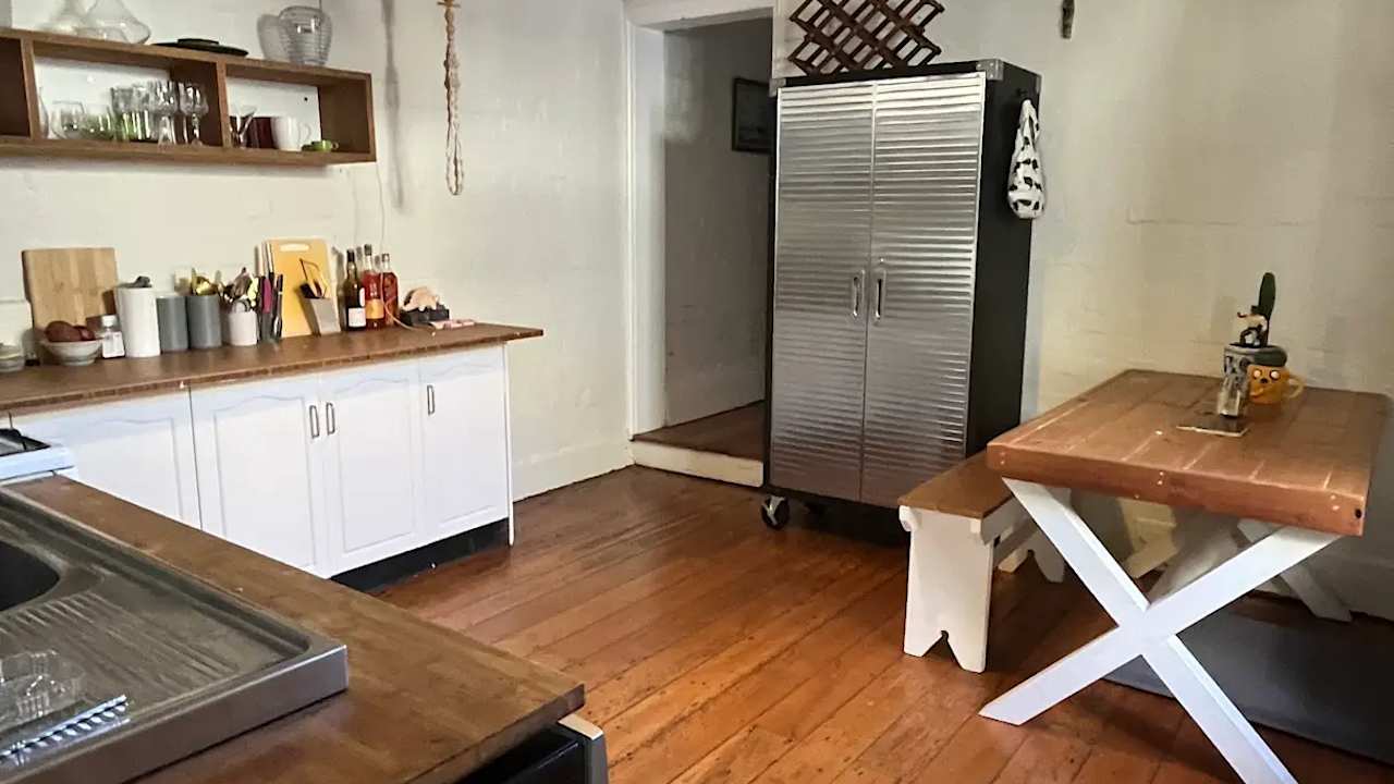 Room in a share house