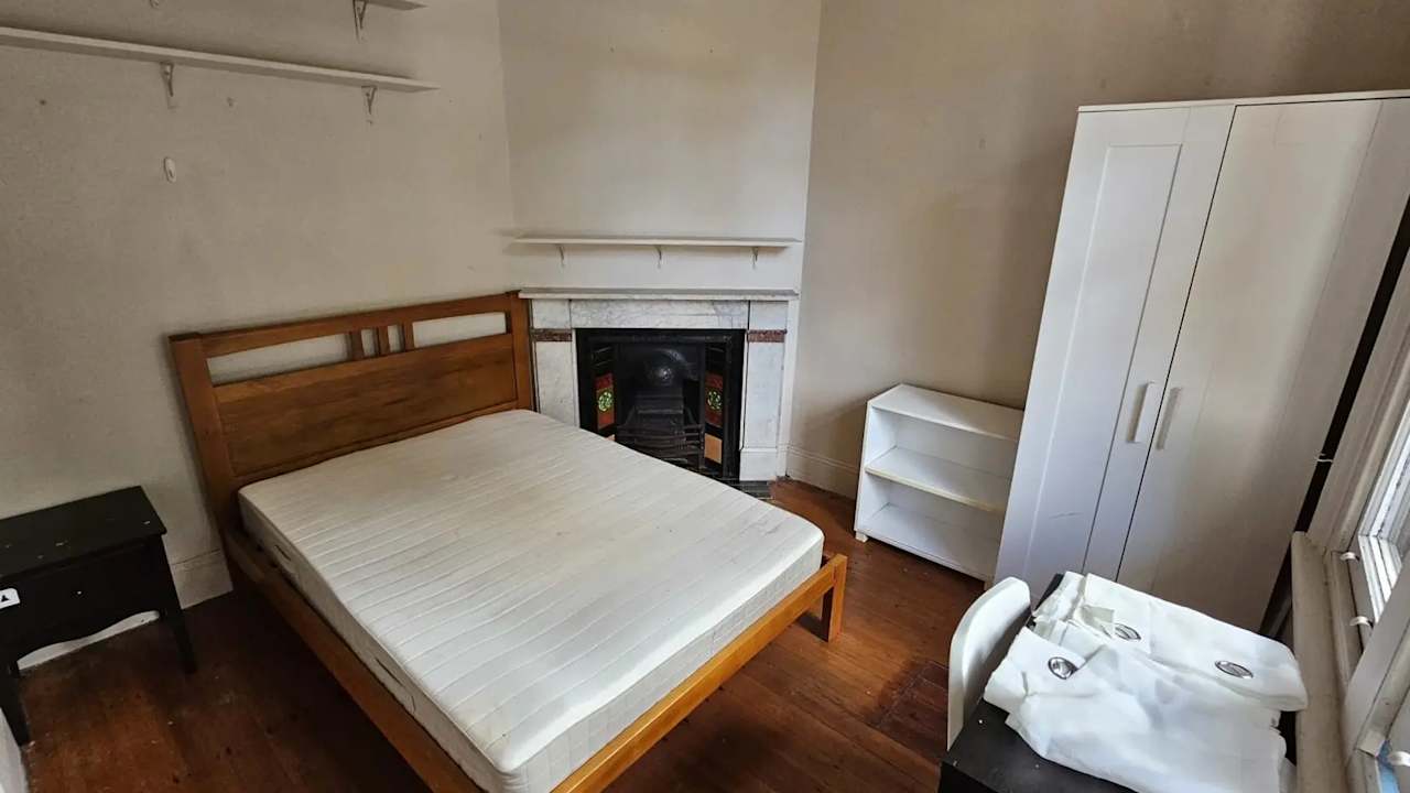 Furnished room in a share house