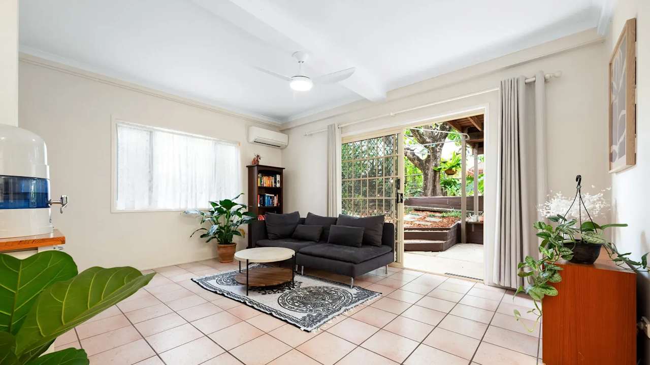 Whole property with 2 rooms for rent