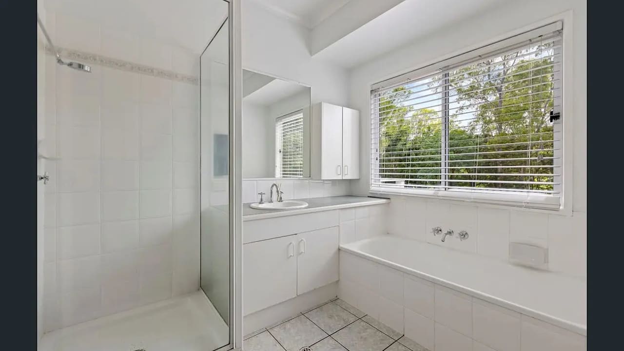 Room in a share house