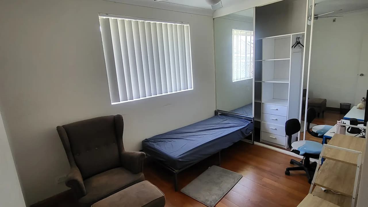 Furnished room in a share house