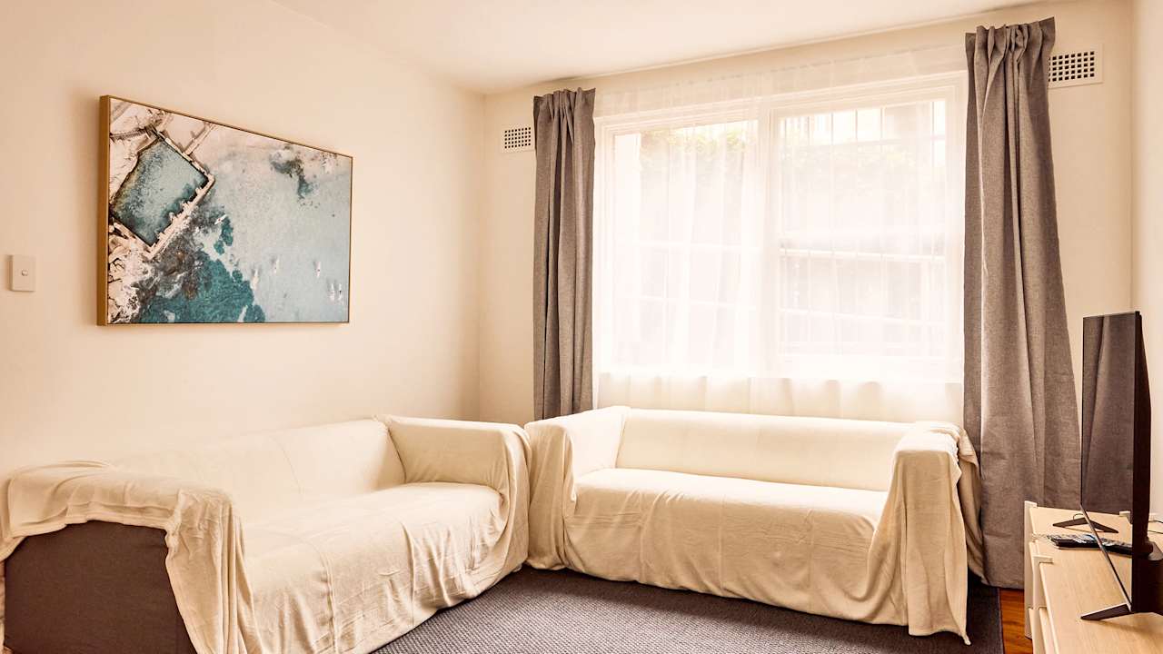 Furnished room in a flatshare