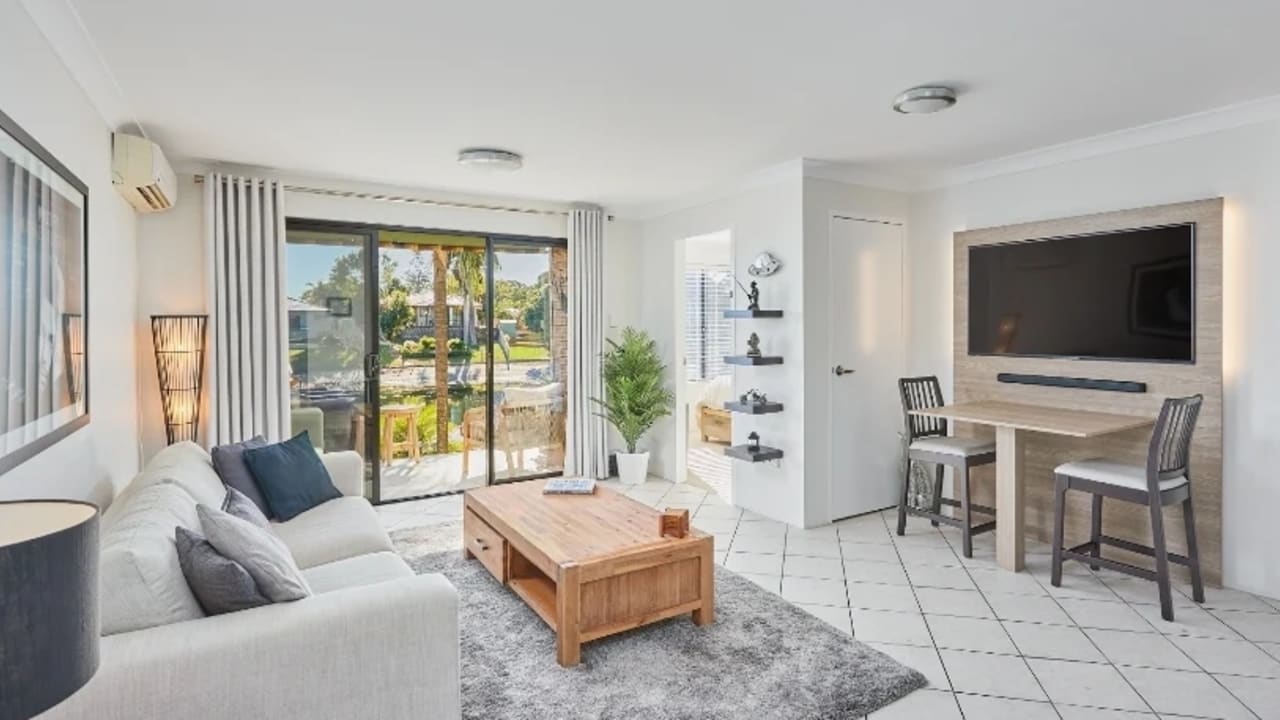 Furnished room in a flatshare