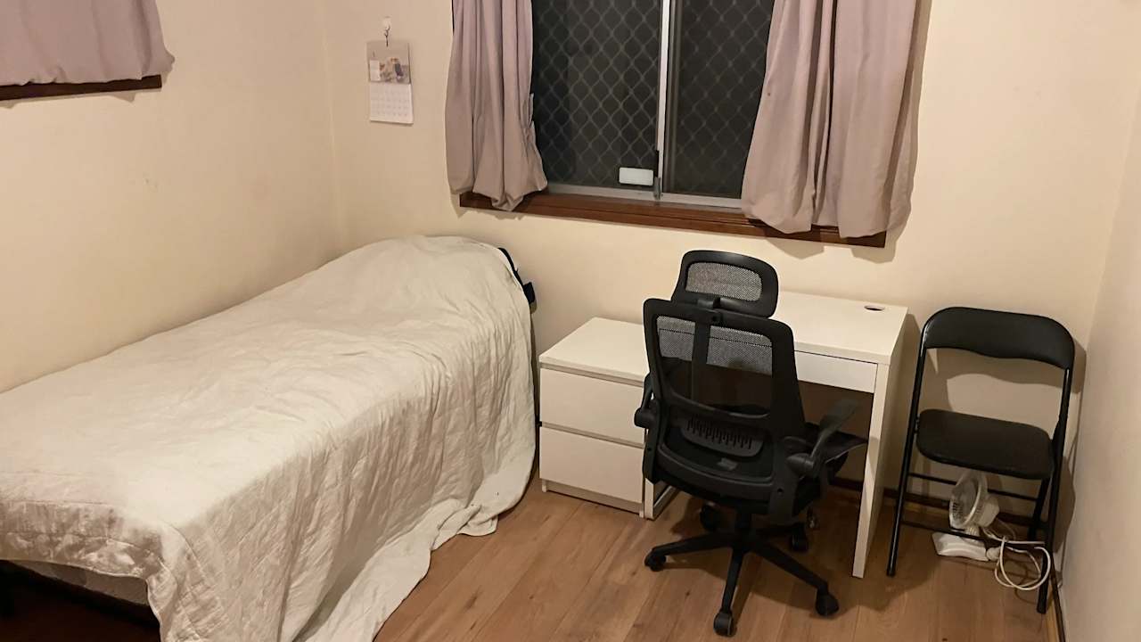 Room in a share house