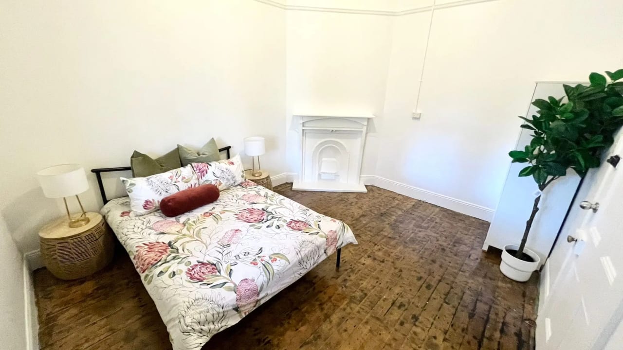 Room in a share house