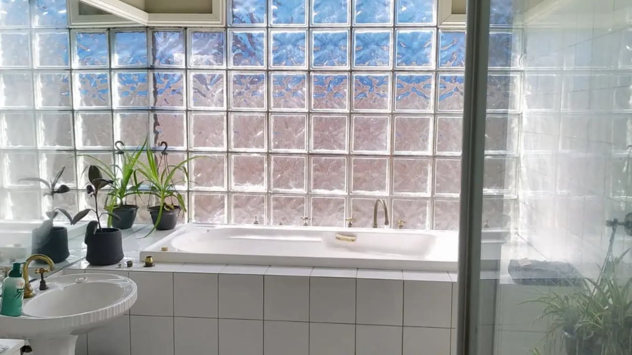 Unfurnished room in a share house