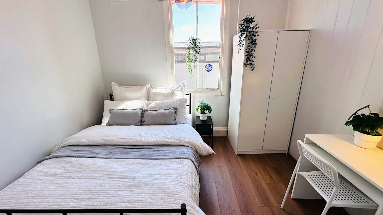 Furnished room in a flatshare