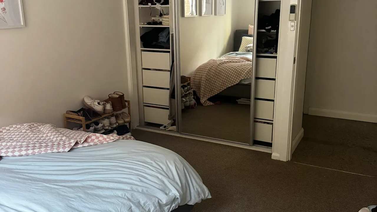 Unfurnished room in a flatshare