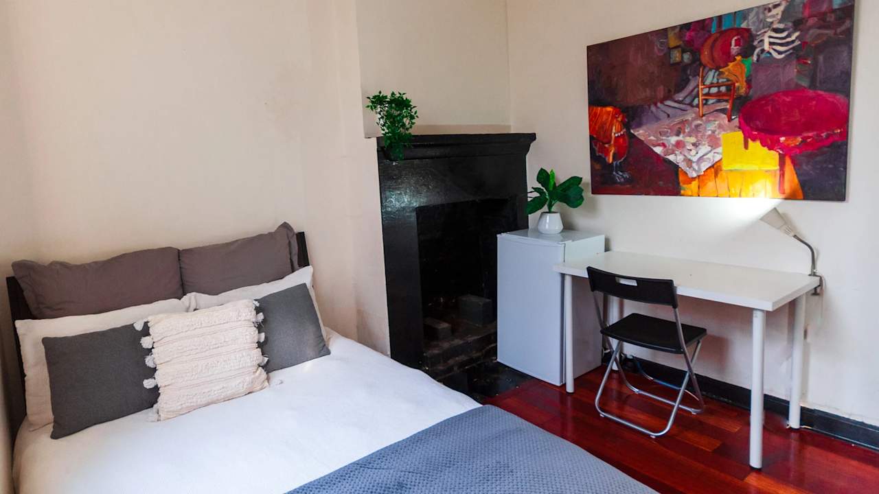 Furnished room in a share house