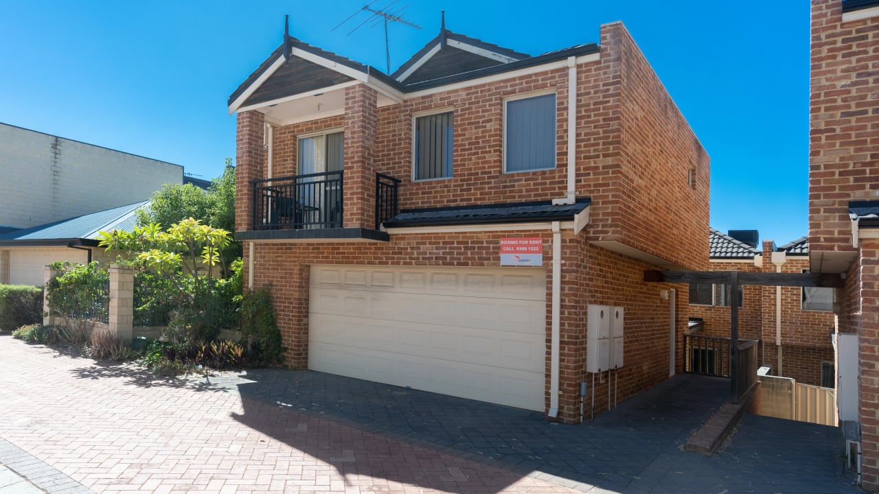 Furnished room in a share house