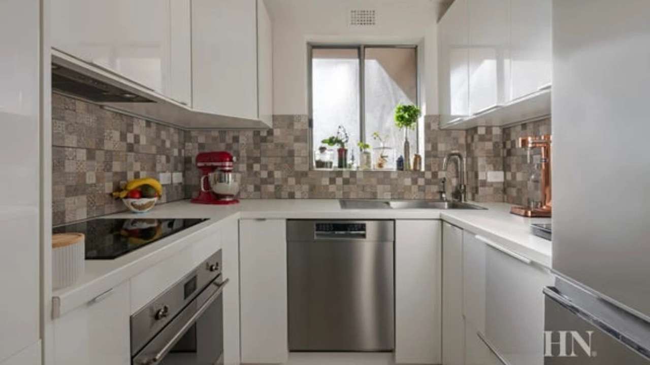 Unfurnished room in a flatshare