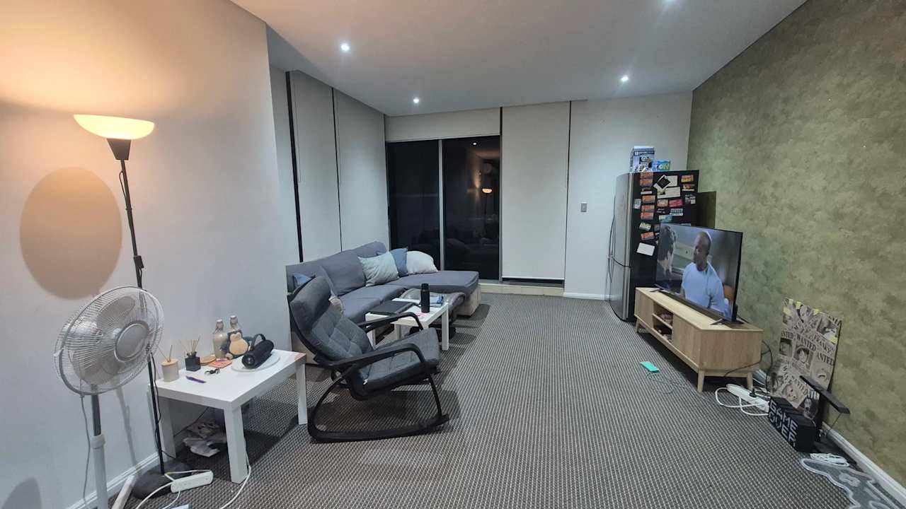 Unfurnished room with ensuite in a flatshare