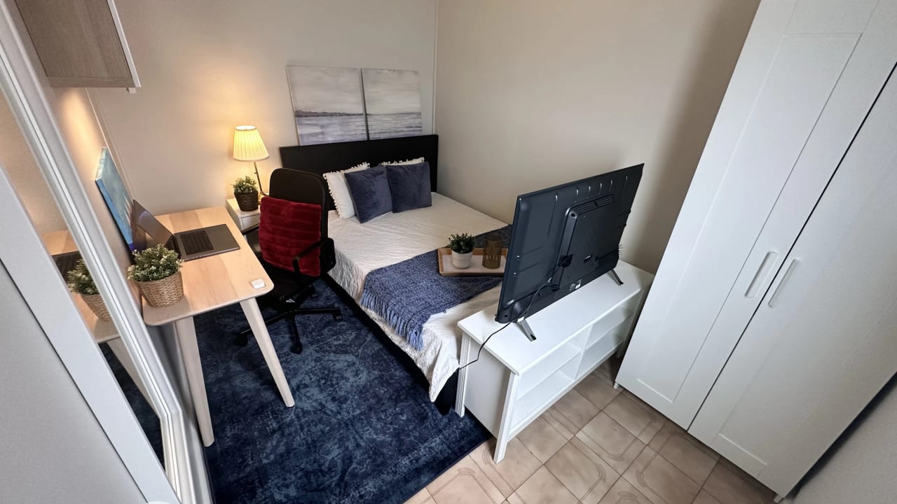 Furnished room in a share house