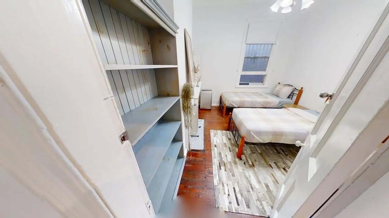 Furnished room in a flatshare
