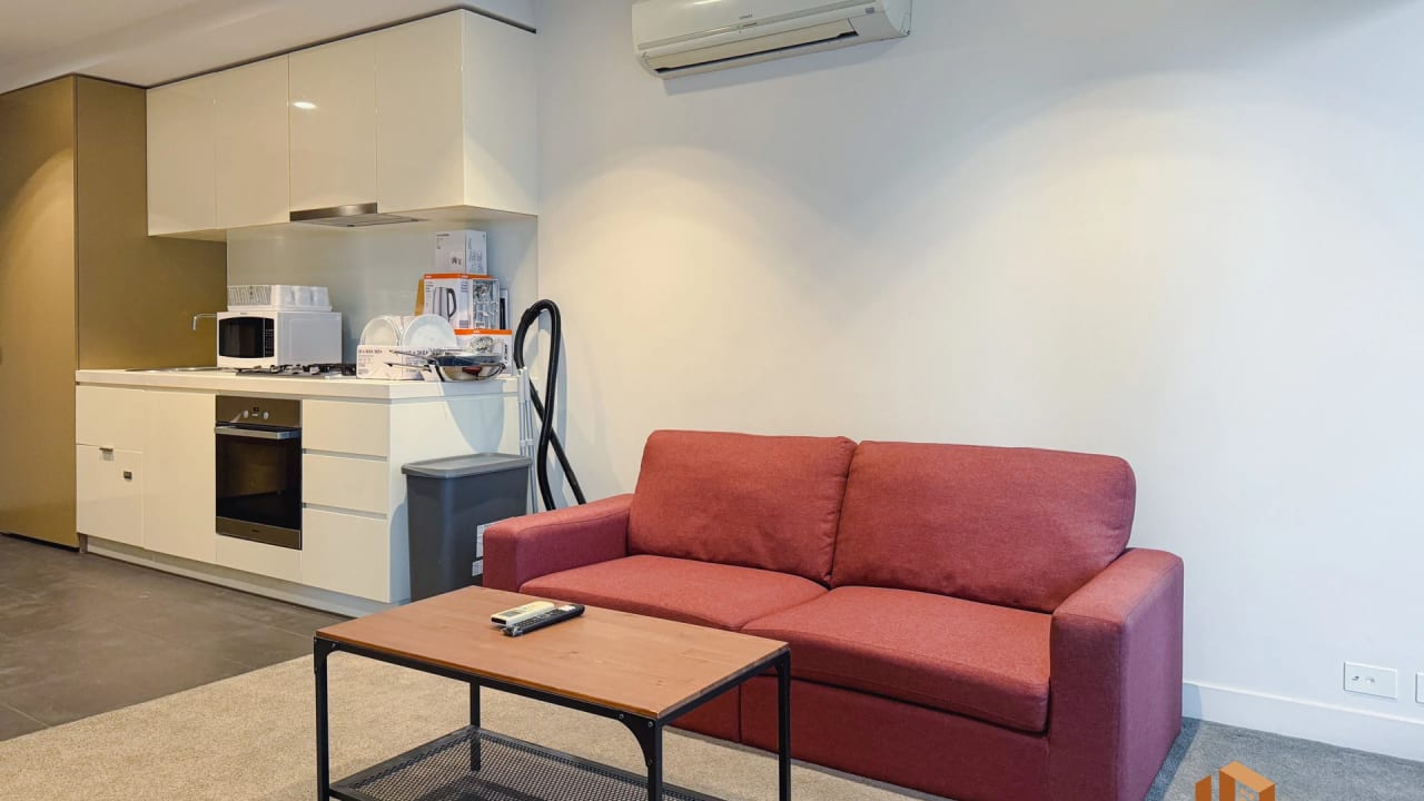 Furnished room with ensuite in a flatshare