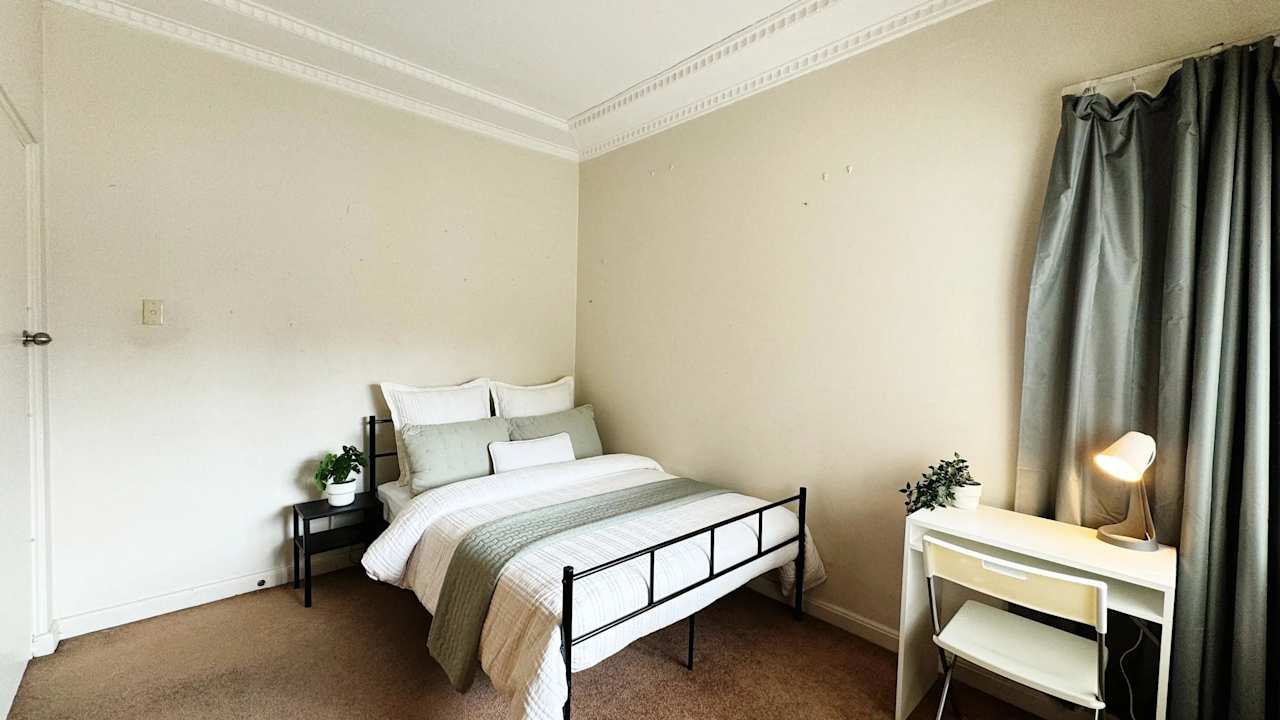 Furnished room in a flatshare