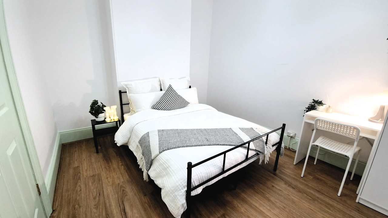 Furnished room in a share house
