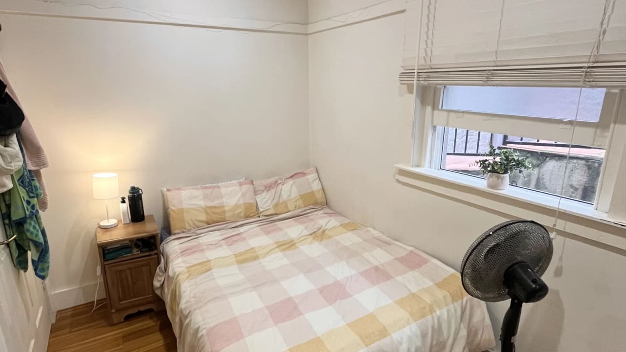 Furnished room in a flatshare