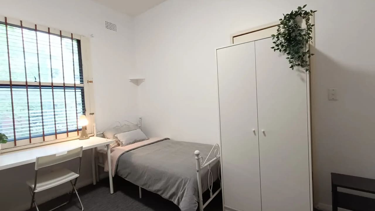 Furnished room in a share house
