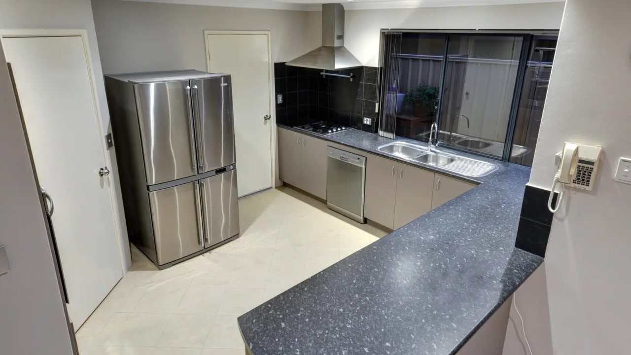 Room in a share house