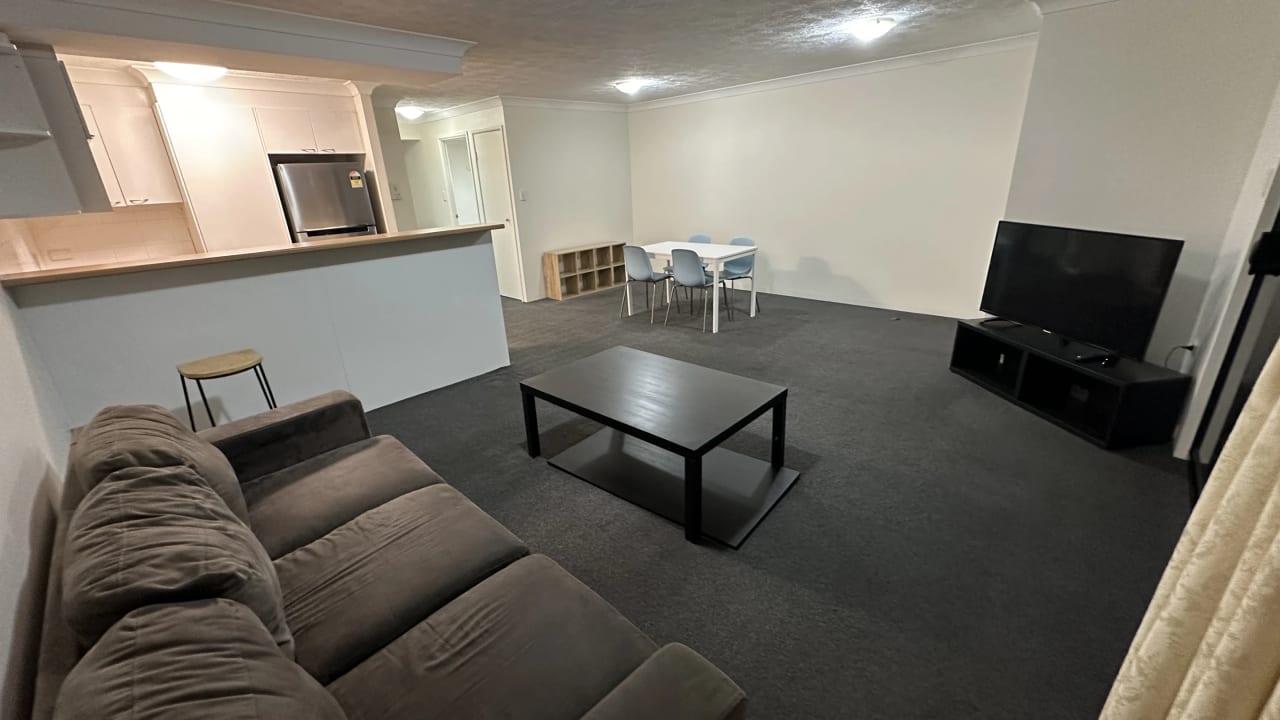 Furnished room with ensuite in a flatshare